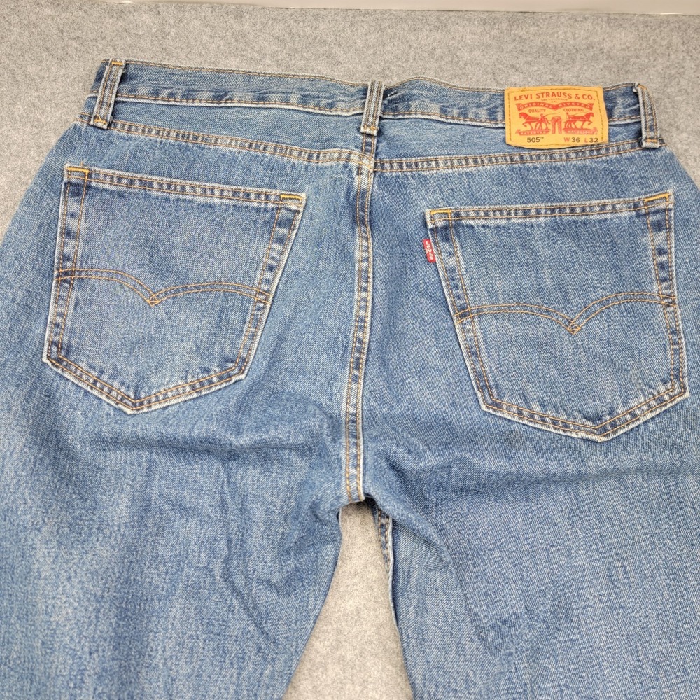 Levi Strauss 505 Mens Jeans 38x30 Medium Wash Straight Leg Denim Pants - Picture 3 of 16